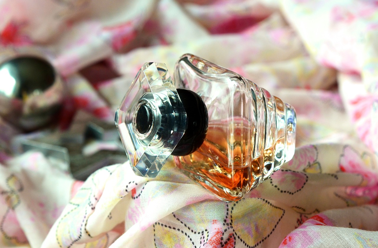 perfume, perfume bottle, glass bottle-510698.jpg